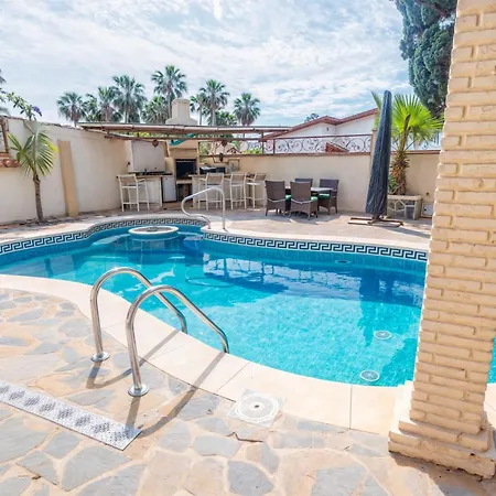 Villa Luna- Pool With Jacuzzi By The *