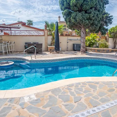 Luna- Pool With Jacuzzi By The Estepona