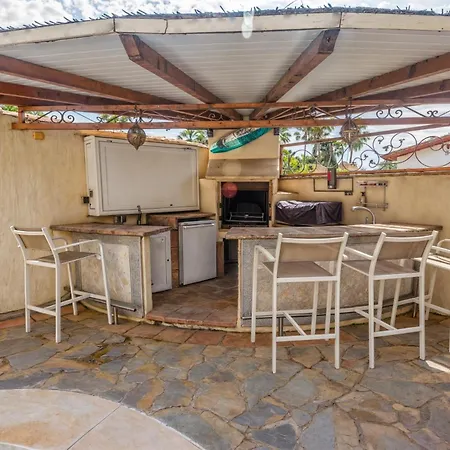 Villa Luna- Pool With Jacuzzi By The