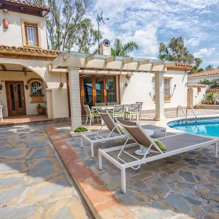 Villa Luna- Pool With Jacuzzi By The *