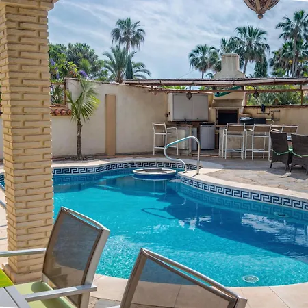 Luna- Pool With Jacuzzi By The Estepona