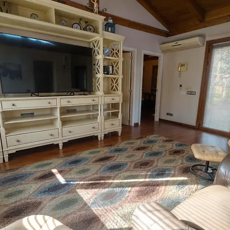 Villa Luna- Pool With Jacuzzi By The