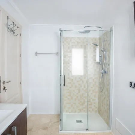 Villa Luna- Pool With Jacuzzi By The *