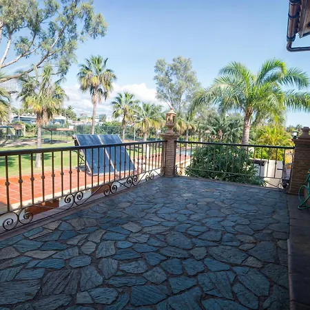 Villa Luna- Pool With Jacuzzi By The