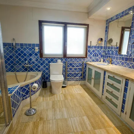 Luna- Pool With Jacuzzi By The Estepona