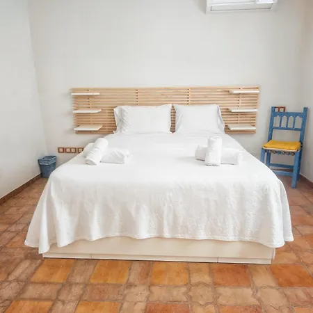 Luna- Pool With Jacuzzi By The 别墅