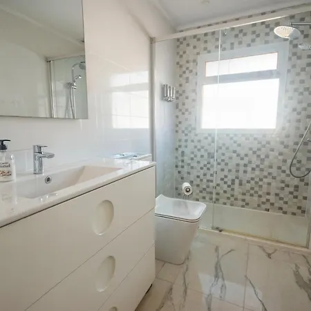 Villa Luna- Pool With Jacuzzi By The