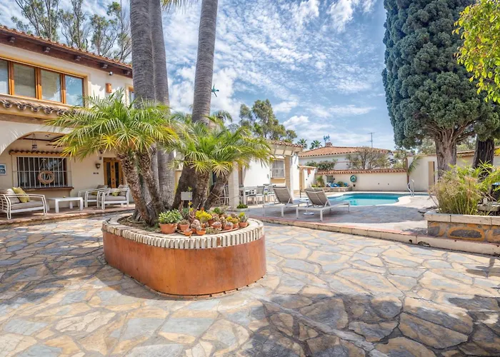 Willa Luna- Pool With Jacuzzi By The