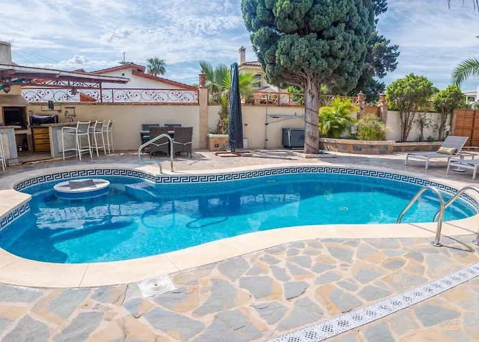 Luna- Pool With Jacuzzi By The Estepona