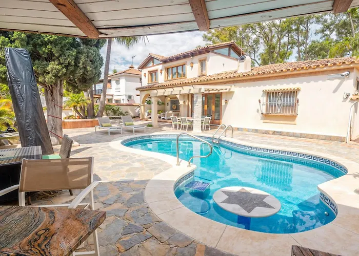 Luna- Pool With Jacuzzi By The Estepona