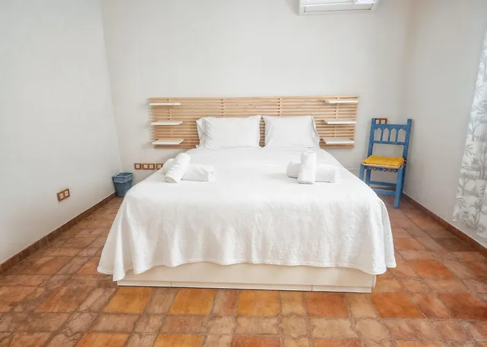 Luna- Pool With Jacuzzi By The 别墅