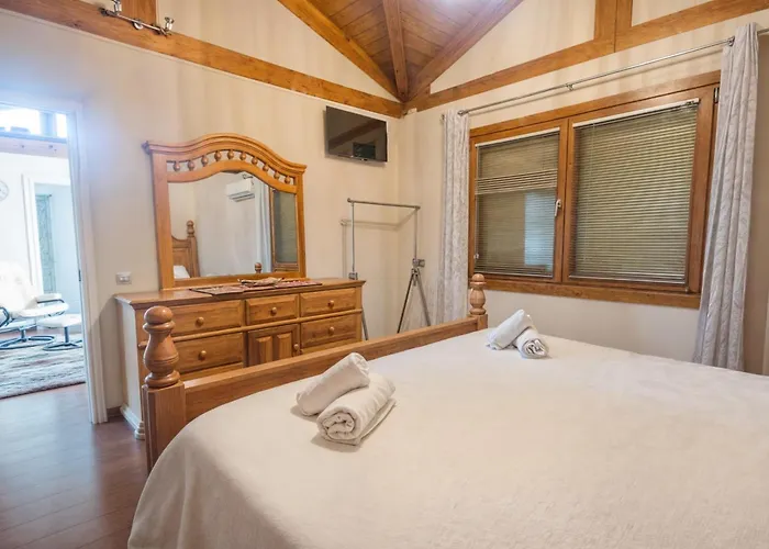 Luna- Pool With Jacuzzi By The Estepona