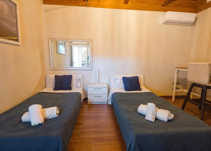 Luna- Pool With Jacuzzi By The 别墅