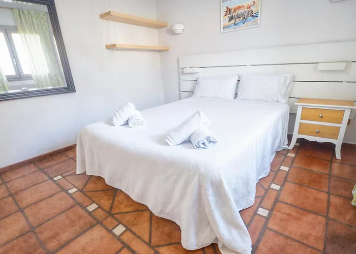 Luna- Pool With Jacuzzi By The 别墅