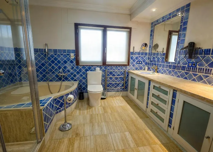 Luna- Pool With Jacuzzi By The 埃斯特波纳