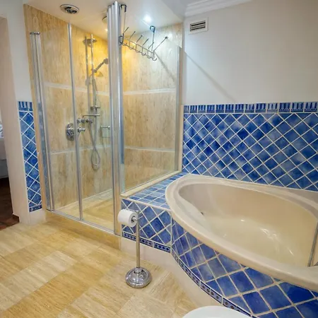 Luna- Pool With Jacuzzi By The فيلة *