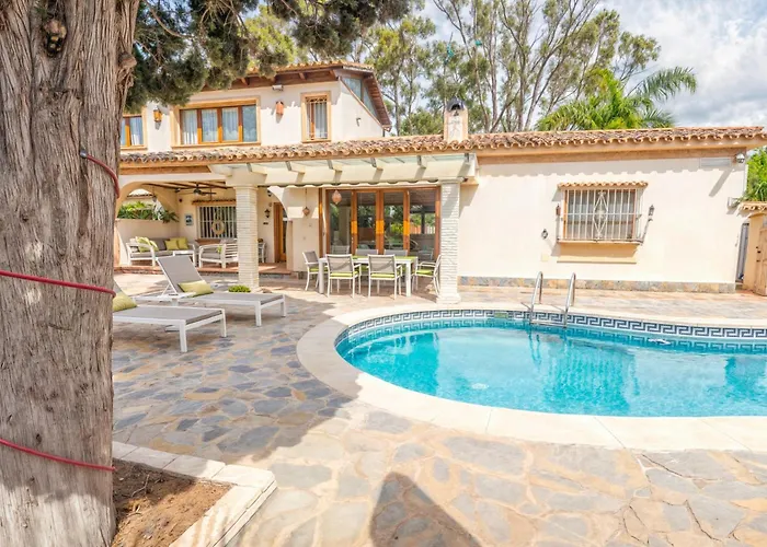 Luna- Pool With Jacuzzi By The إِستيبونا