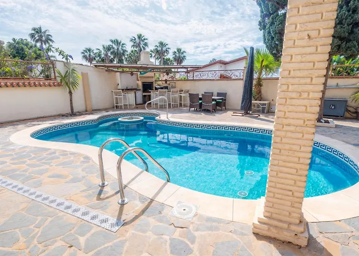 فيلة Luna- Pool With Jacuzzi By The *