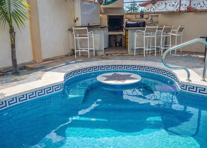 فيلة Luna- Pool With Jacuzzi By The