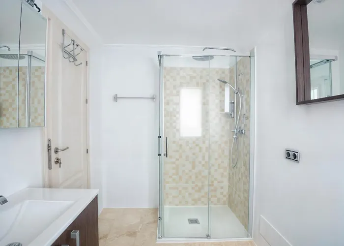 فيلة Luna- Pool With Jacuzzi By The *