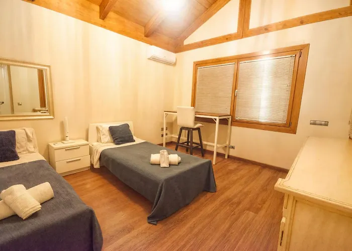 Luna- Pool With Jacuzzi By The فيلة إِستيبونا